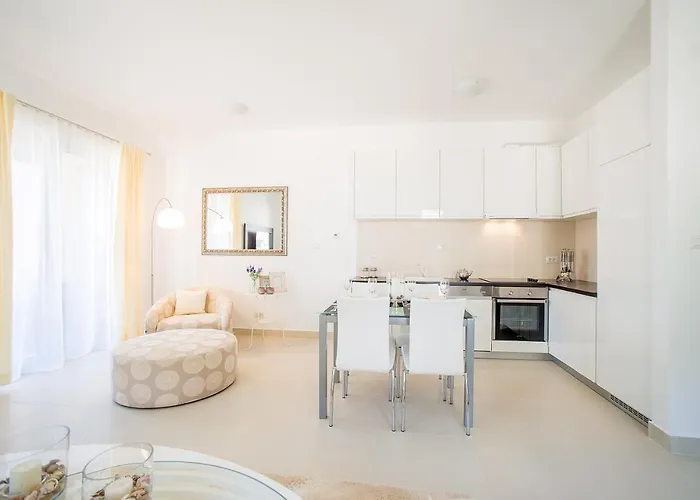 Lavender Bay Apartment C22